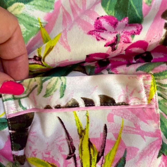Victoria’s Secret tropical pink print sleep top - Picture 3 of 7